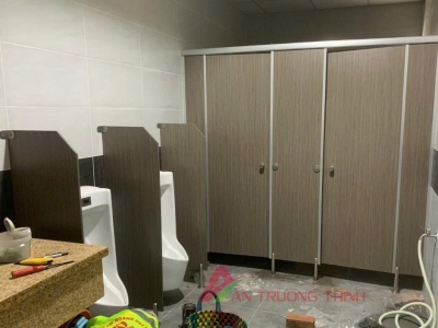 CẬP NHẬT GIÁ PHỤ KIỆN VÁCH NGĂN VỆ SINH COMPACT MỚI 2025