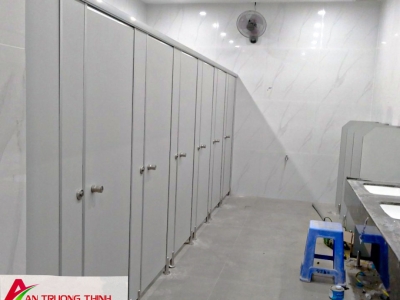 Vách ngăn nhà vệ sinh chống nước 100%, nhập khẩu trực tiếp
